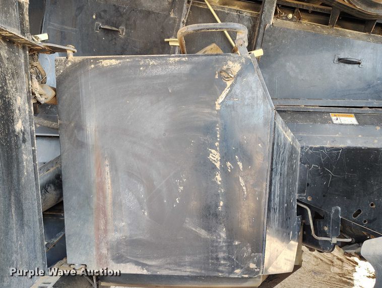 image for item DT0837 2003 New Holland CR960 combine