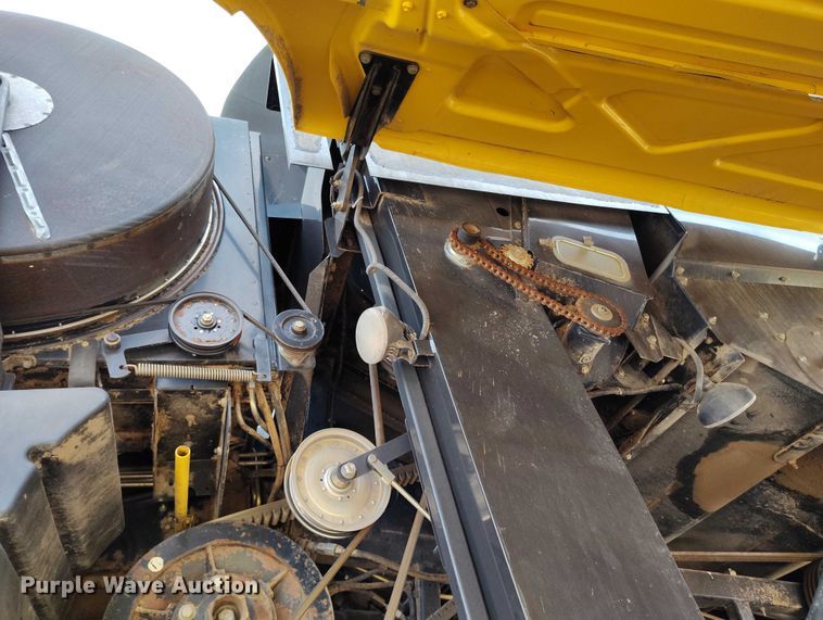 image for item DT0837 2003 New Holland CR960 combine