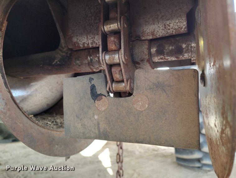 image for item DT0837 2003 New Holland CR960 combine