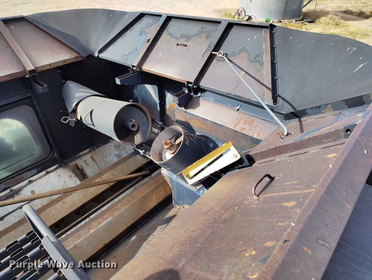 image for item DT0837 2003 New Holland CR960 combine