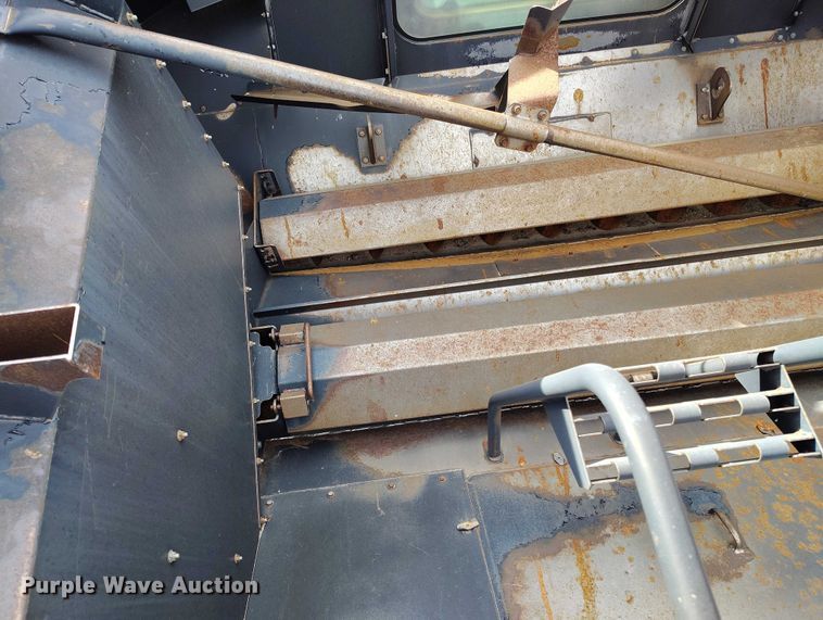 image for item DT0837 2003 New Holland CR960 combine