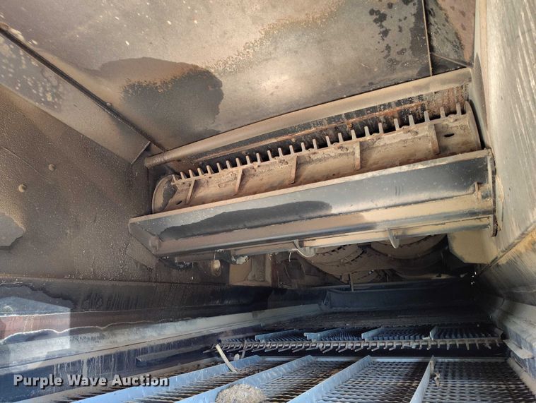 image for item DT0837 2003 New Holland CR960 combine