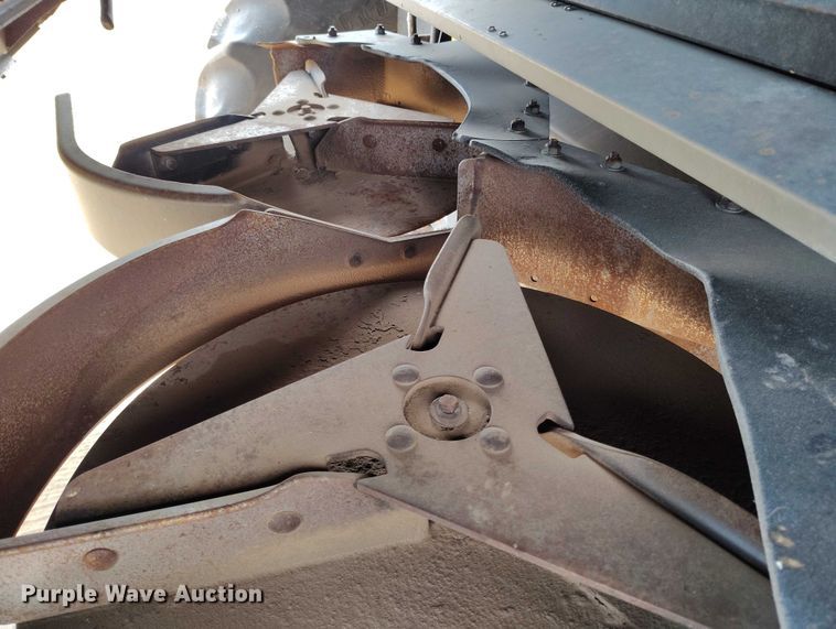 image for item DT0837 2003 New Holland CR960 combine