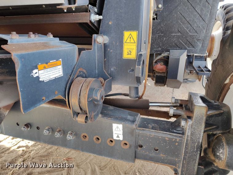 image for item DT0837 2003 New Holland CR960 combine