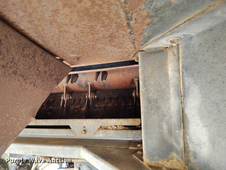 image for item DT0837 2003 New Holland CR960 combine