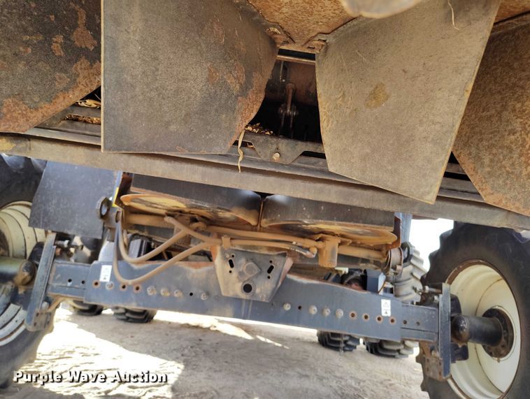 image for item DT0837 2003 New Holland CR960 combine