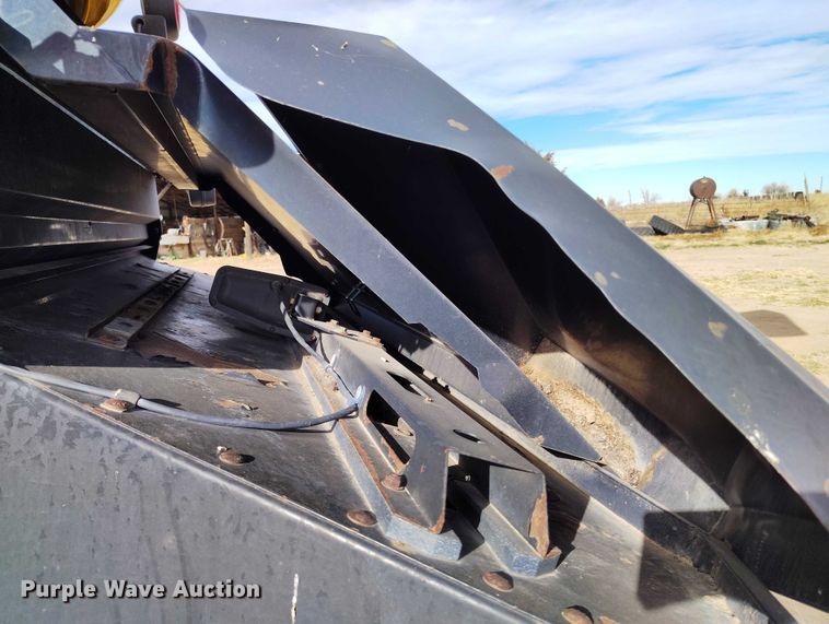 image for item DT0837 2003 New Holland CR960 combine