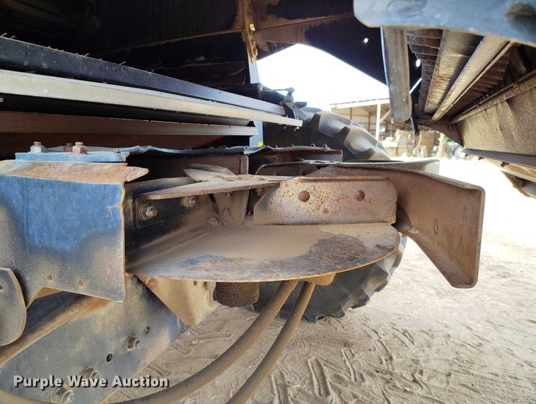 image for item DT0837 2003 New Holland CR960 combine