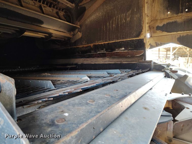 image for item DT0837 2003 New Holland CR960 combine