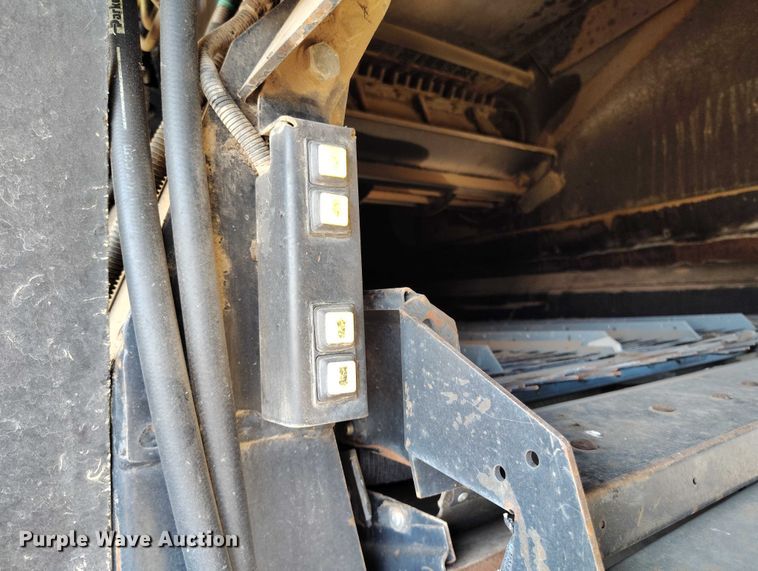 image for item DT0837 2003 New Holland CR960 combine