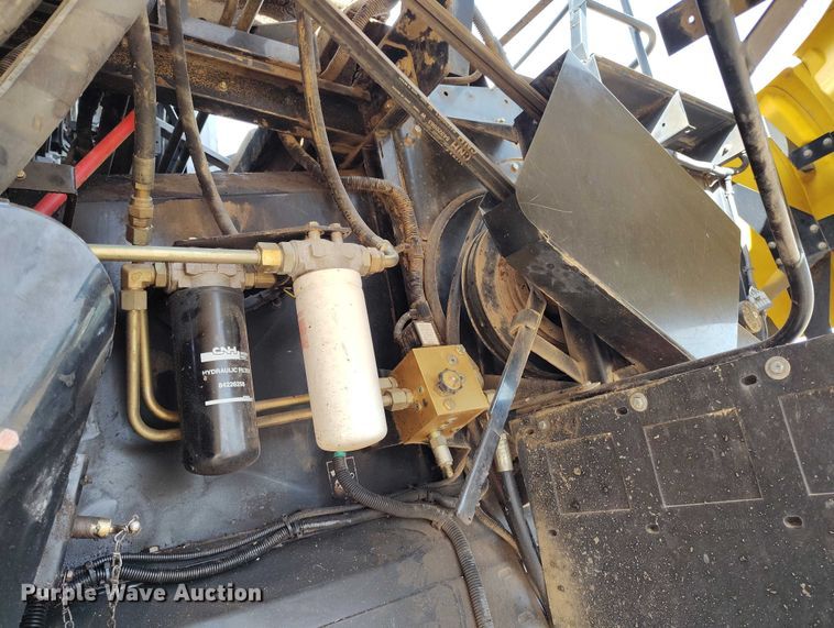 image for item DT0837 2003 New Holland CR960 combine