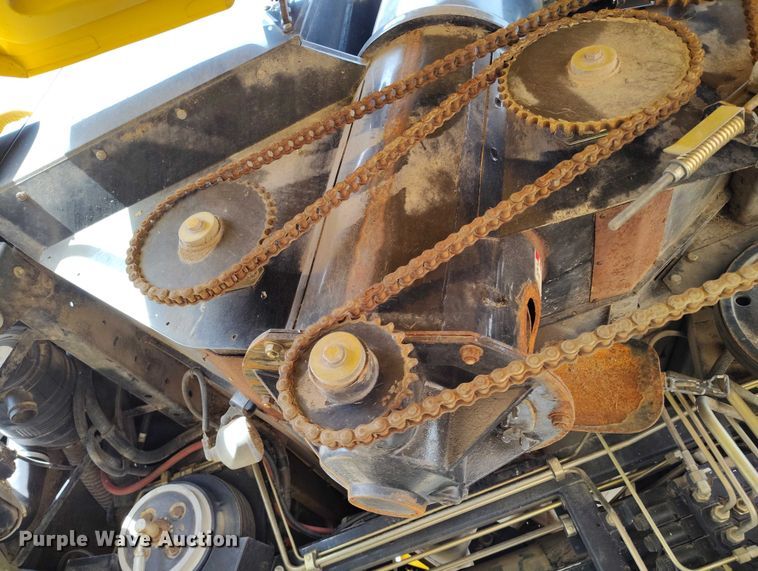 image for item DT0837 2003 New Holland CR960 combine