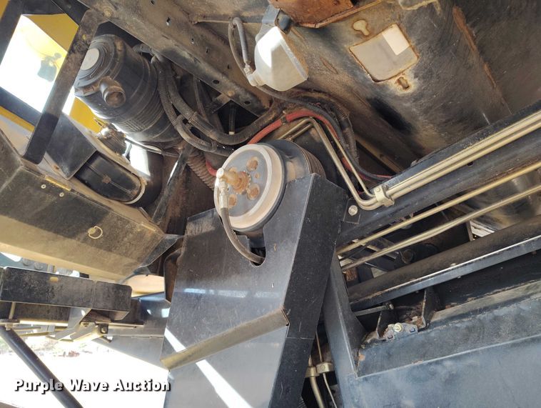 image for item DT0837 2003 New Holland CR960 combine