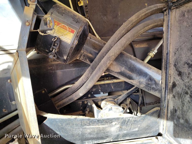 image for item DT0837 2003 New Holland CR960 combine