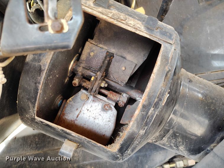 image for item DT0837 2003 New Holland CR960 combine