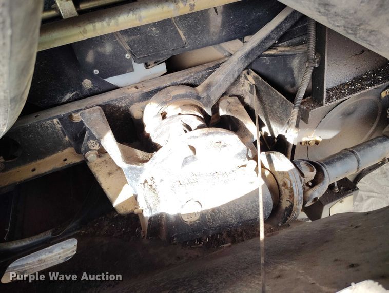 image for item DT0837 2003 New Holland CR960 combine