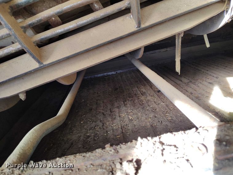 image for item DT0837 2003 New Holland CR960 combine