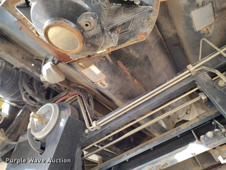 image for item DT0837 2003 New Holland CR960 combine