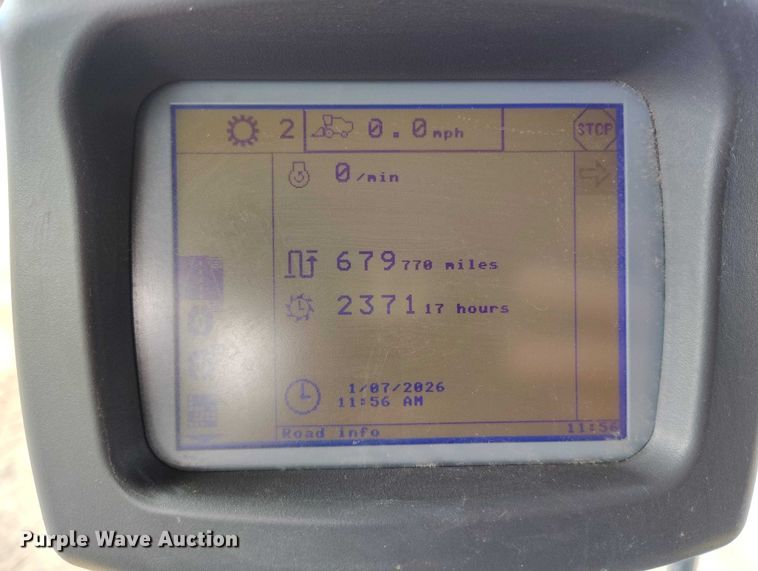 image for item DT0837 2003 New Holland CR960 combine