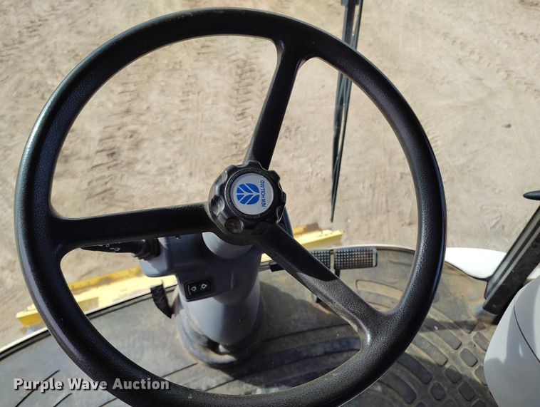 image for item DT0837 2003 New Holland CR960 combine