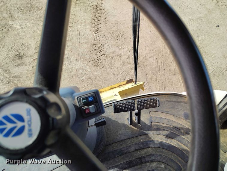 image for item DT0837 2003 New Holland CR960 combine