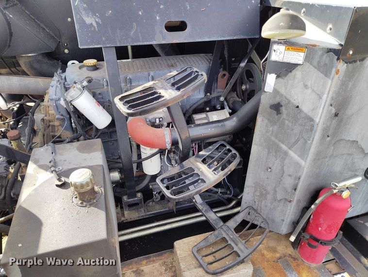 image for item DT0837 2003 New Holland CR960 combine