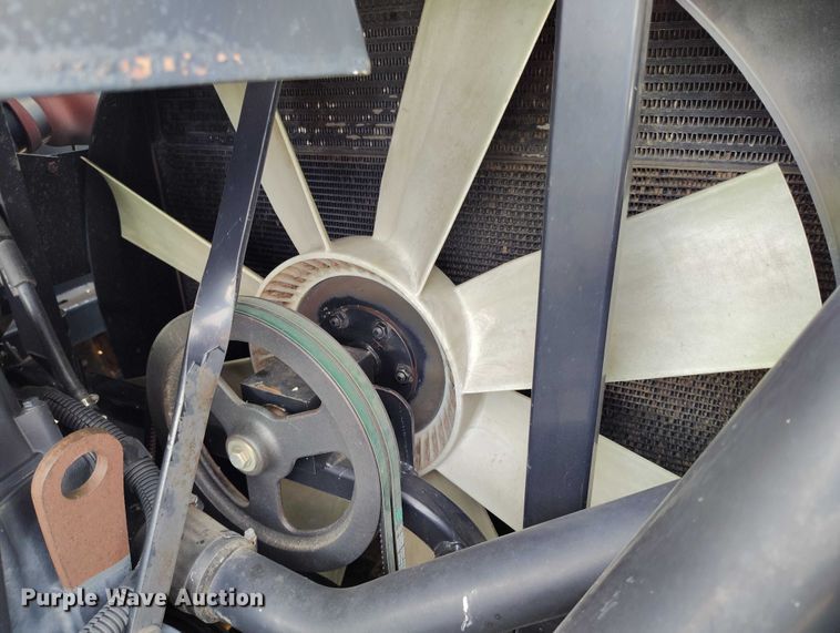 image for item DT0837 2003 New Holland CR960 combine