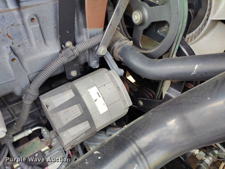 image for item DT0837 2003 New Holland CR960 combine