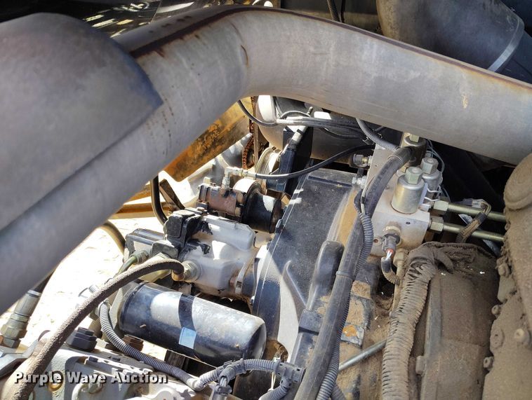 image for item DT0837 2003 New Holland CR960 combine