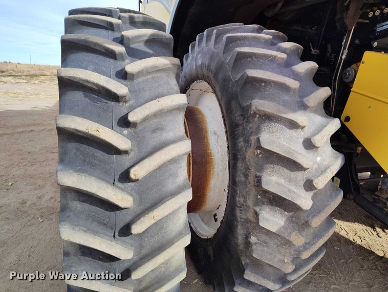 image for item DT0837 2003 New Holland CR960 combine