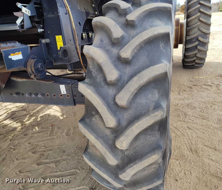 image for item DT0837 2003 New Holland CR960 combine