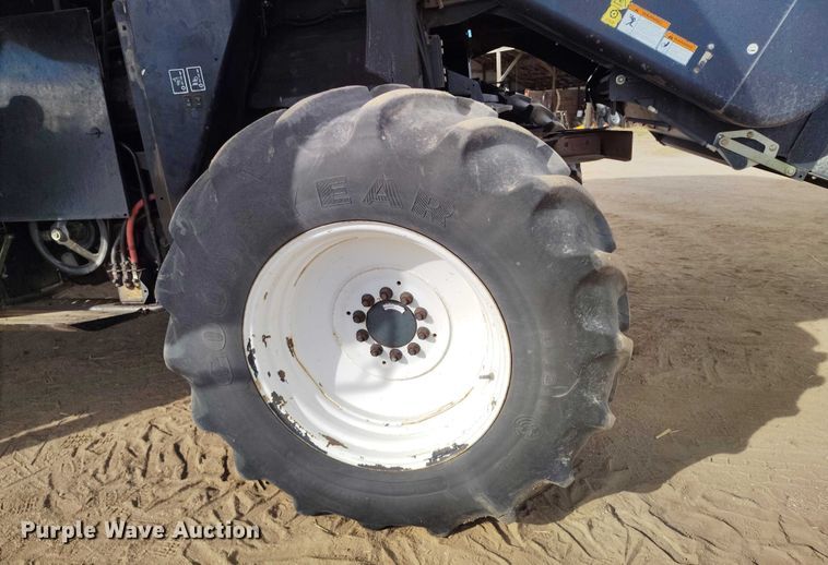 image for item DT0837 2003 New Holland CR960 combine