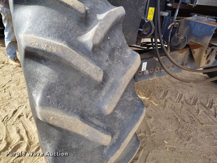 image for item DT0837 2003 New Holland CR960 combine