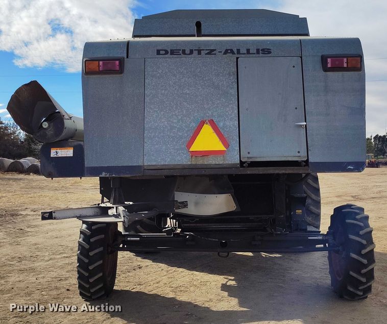 image for item DT0838 Gleaner R50 combine