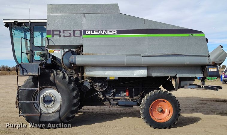 image for item DT0838 Gleaner R50 combine