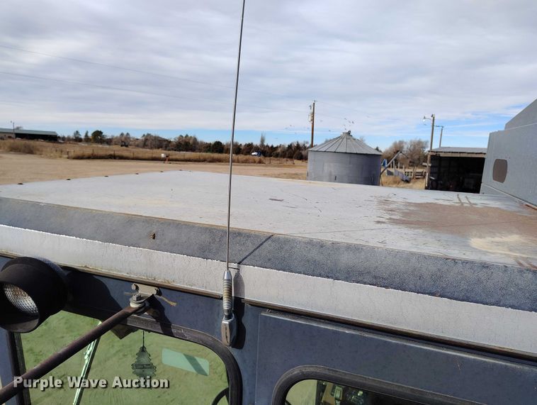 image for item DT0838 Gleaner R50 combine