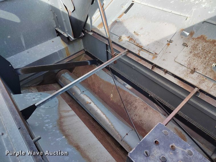 image for item DT0838 Gleaner R50 combine