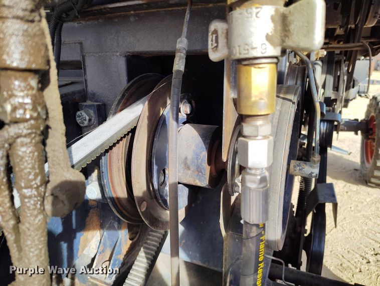 image for item DT0838 Gleaner R50 combine