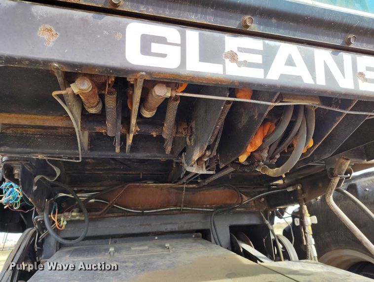 image for item DT0838 Gleaner R50 combine