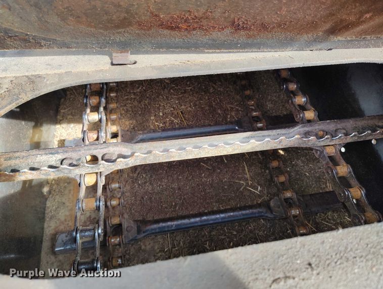 image for item DT0838 Gleaner R50 combine