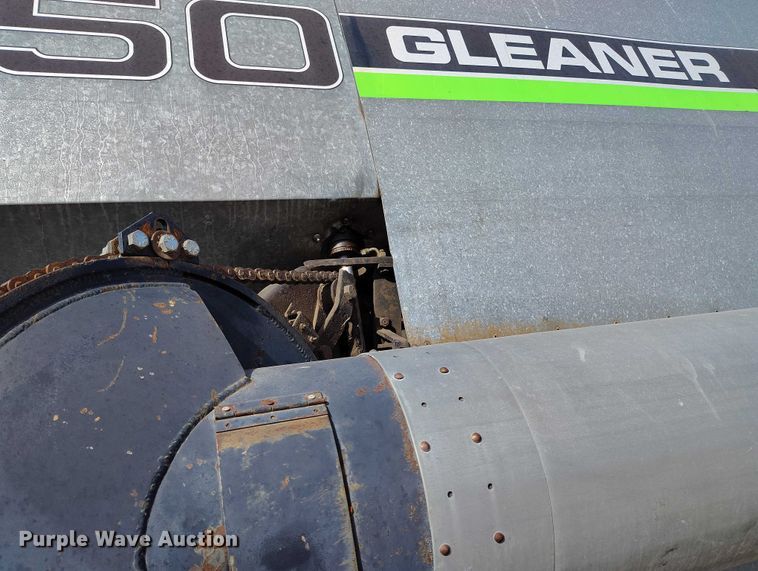 image for item DT0838 Gleaner R50 combine