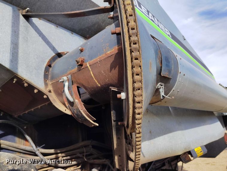 image for item DT0838 Gleaner R50 combine