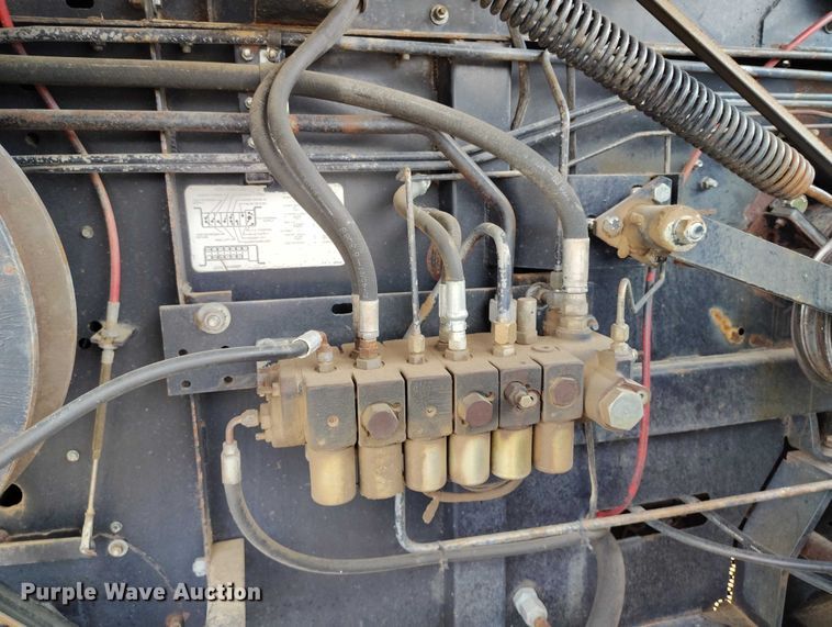 image for item DT0838 Gleaner R50 combine