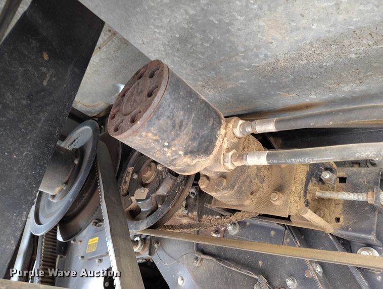 image for item DT0838 Gleaner R50 combine