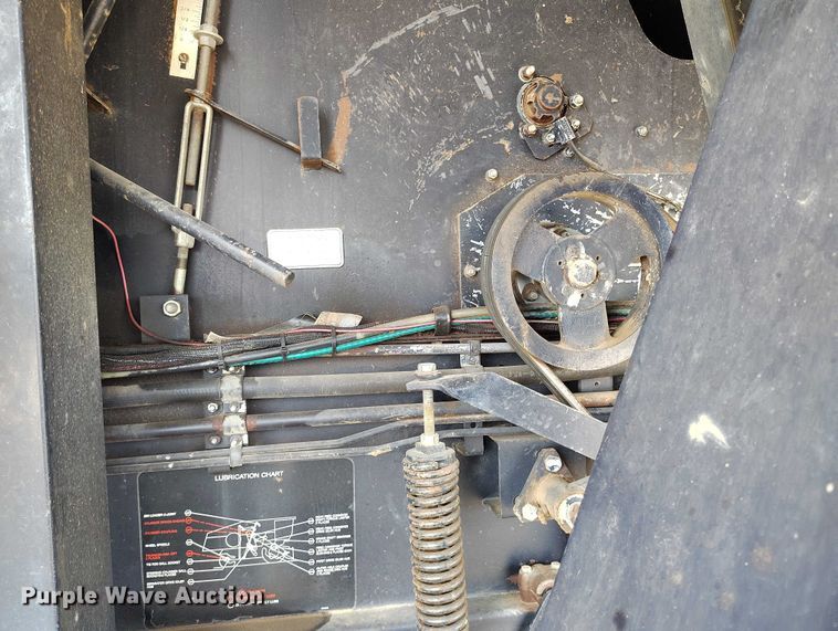 image for item DT0838 Gleaner R50 combine