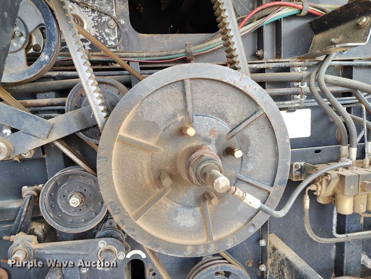 image for item DT0838 Gleaner R50 combine