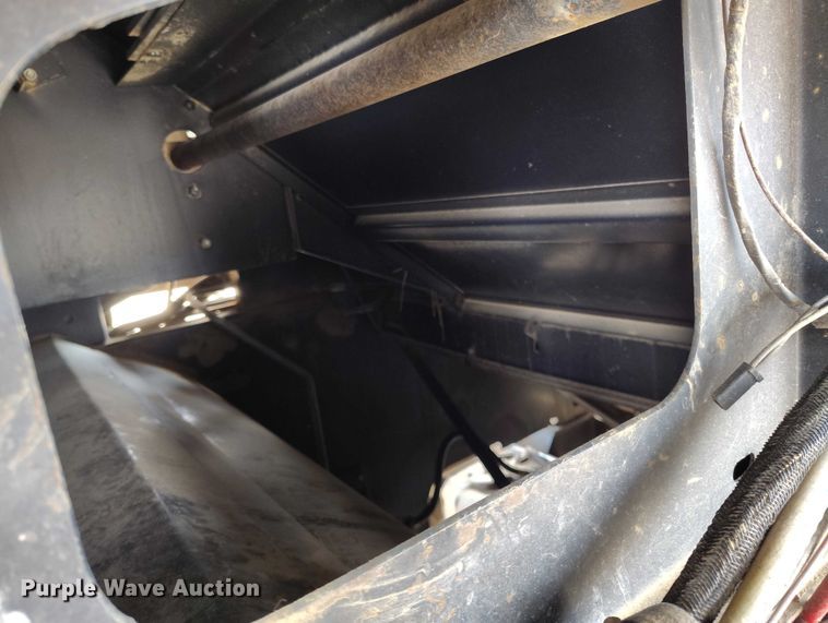 image for item DT0838 Gleaner R50 combine