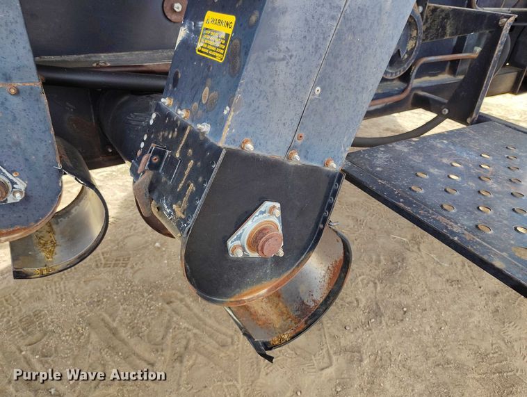 image for item DT0838 Gleaner R50 combine