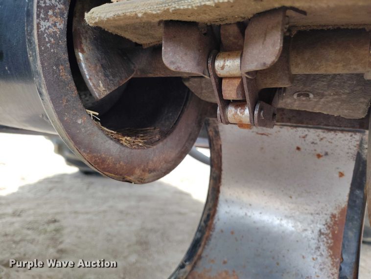 image for item DT0838 Gleaner R50 combine