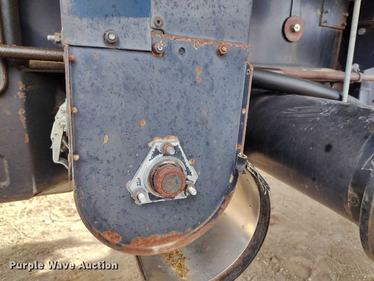 image for item DT0838 Gleaner R50 combine